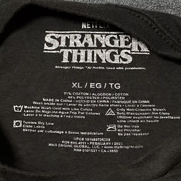 Netflix Stranger Things Logo Black Graphic T-Shirt Womens Sz XL Fits Like Mediu - Picture 4 of 4
